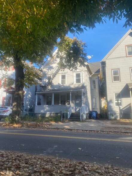 423 Blatchley Ave, New Haven, CT for sale - Primary Photo - Image 1 of 10