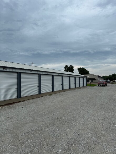 Onawa Self Storage portfolio of 3 properties for sale on LoopNet.co.uk - Building Photo - Image 2 of 12