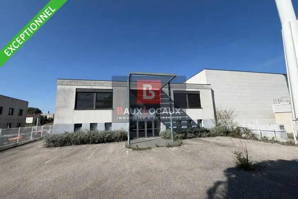 Location Local d'activités 900 m² - Photo 1