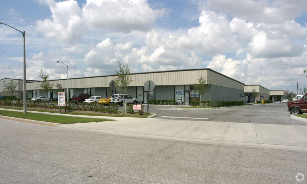 3601 Commerce Blvd, Kissimmee, FL for sale - Primary Photo - Image 1 of 1