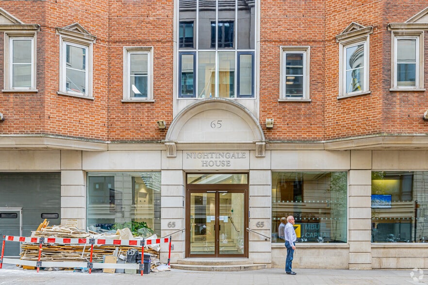 65 Curzon St, London to rent - Building Photo - Image 2 of 3