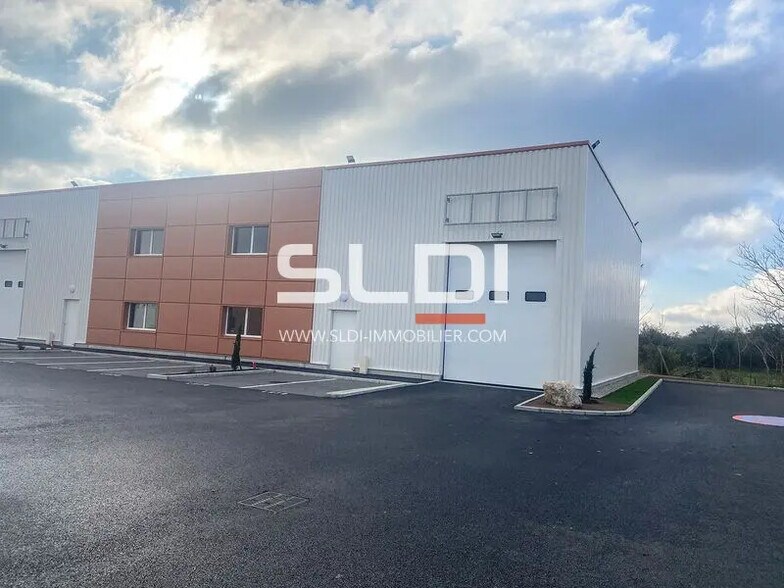 Light Industrial in Chassieu to rent - Building Photo - Image 2 of 13