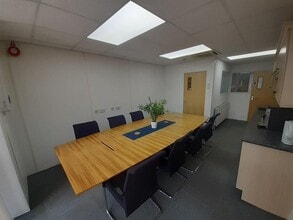 Winnall Close, Winchester to rent Interior Photo- Image 2 of 2