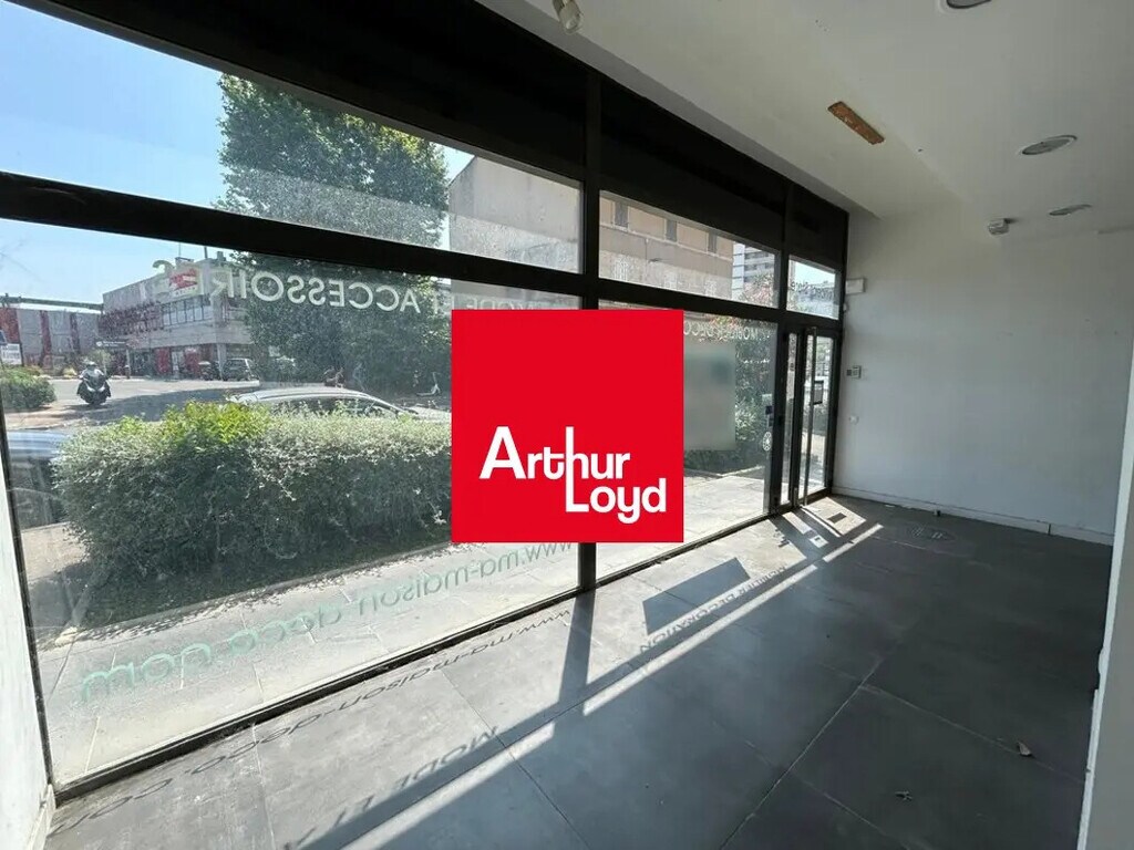 Location Commerce 149 m² - Photo 1