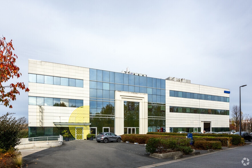 1 Rue Des 3 Soeurs, Villepinte to rent - Building Photo - Image 2 of 3