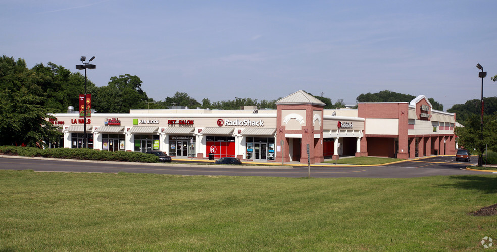 1933-1991 Daniel Stuart Sq, Woodbridge, VA for sale - Primary Photo - Image 1 of 1