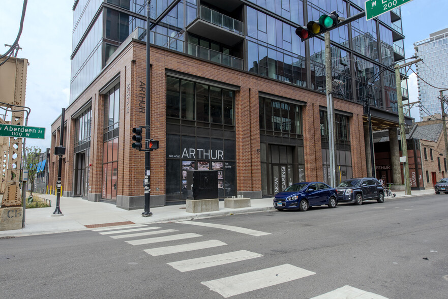 210 N Aberdeen St, Chicago, IL for rent - Building Photo - Image 1 of 24