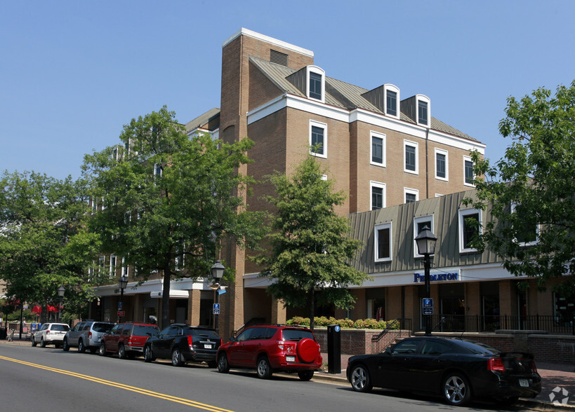 123 N Pitt St, Alexandria, VA for rent - Building Photo - Image 2 of 10