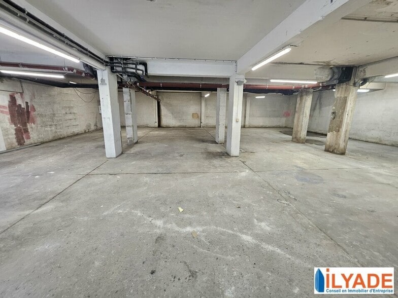 Boulevard Du Docteur Schweitzer, Aix-en-Provence for sale - Building Photo - Image 3 of 5