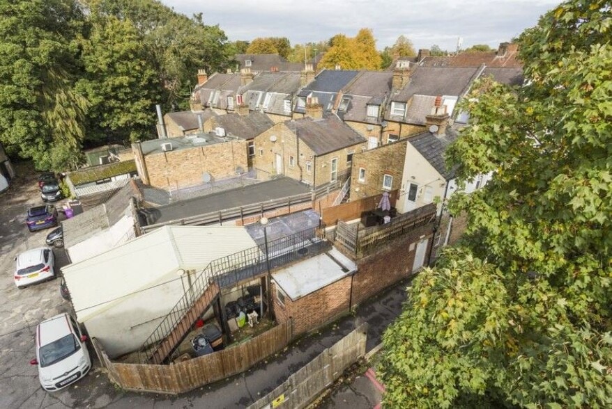 26 Green Ln, Northwood to rent - Building Photo - Image 3 of 4