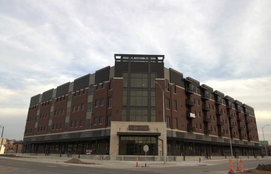 200 S 21st St, Lincoln, NE for rent - Building Photo - Image 1 of 7