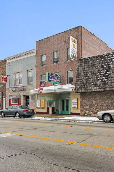 213 W Walnut St, Watseka, IL for sale - Primary Photo - Image 1 of 17