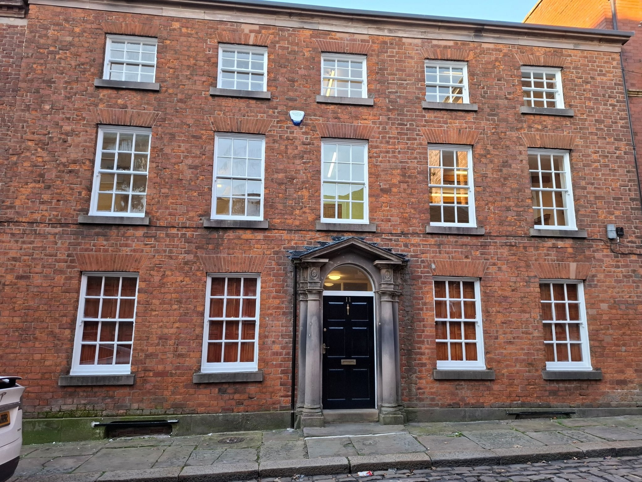 11 Church Ln, Oldham to rent Primary Photo- Image 1 of 3