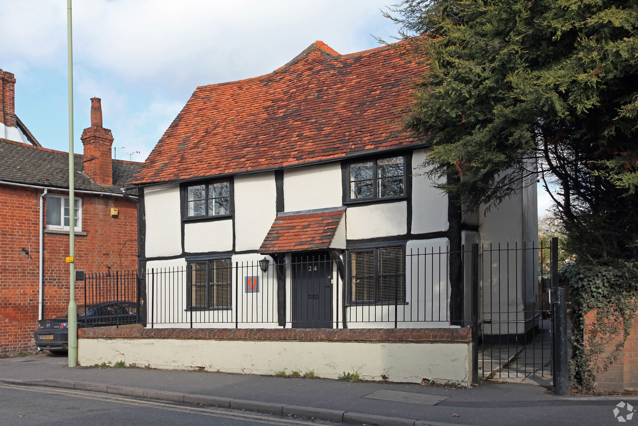 24 High St, Reading for sale Primary Photo- Image 1 of 8