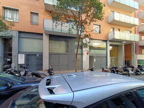 Retail in Barcelona, Barcelona to rent Interior Photo- Image 2 of 16