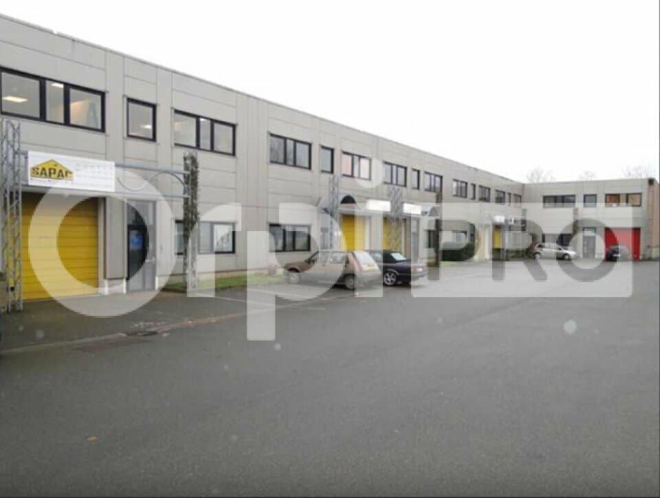 Light Industrial in Bondoufle to rent Building Photo- Image 1 of 5