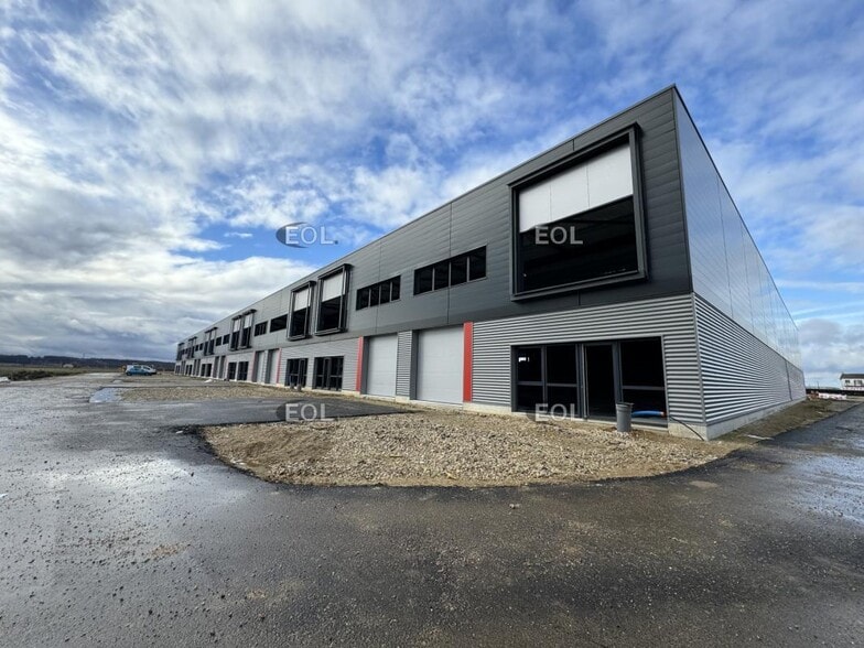 Light Industrial in Avrainville to rent - Building Photo - Image 2 of 5
