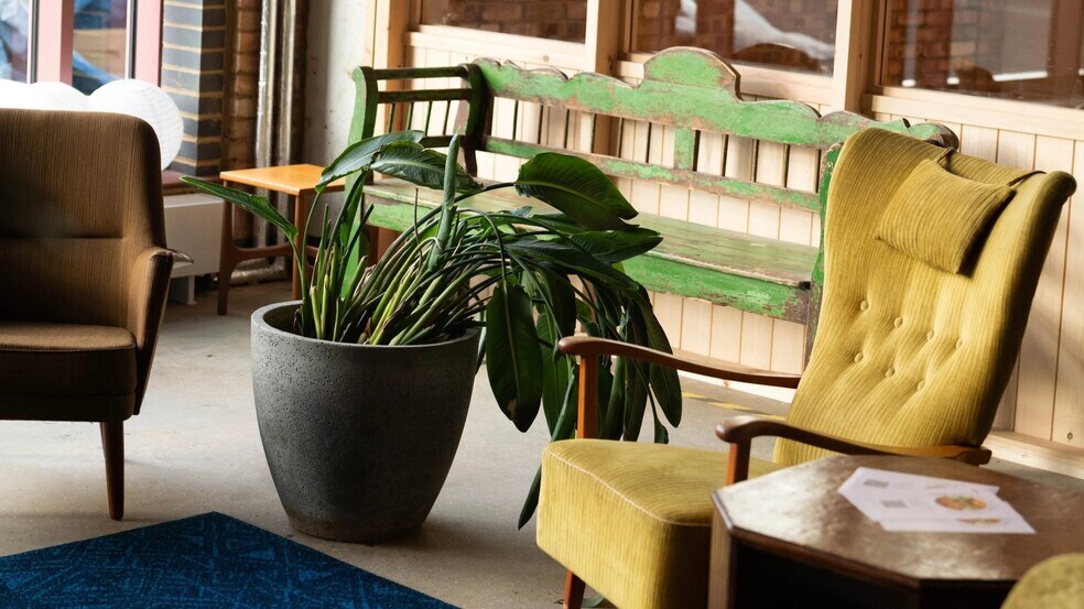 7 Throwley Way, Sutton to rent - Interior Photo - Image 3 of 20