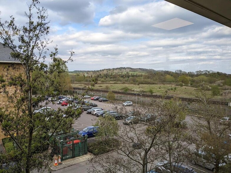 Old Portsmouth Rd, Guildford to rent - Building Photo - Image 3 of 4