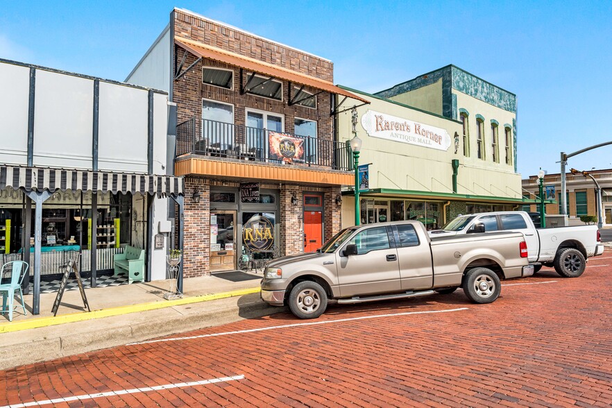 106 S Johnson St, Mineola, TX for sale - Building Photo - Image 1 of 30