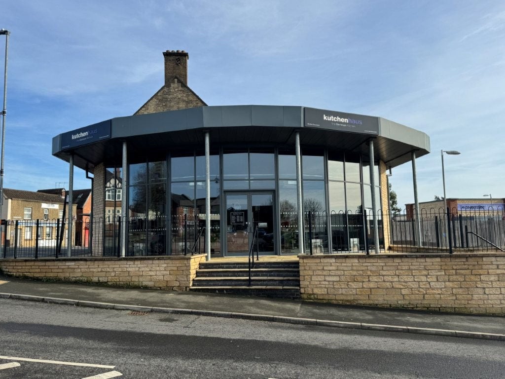 2 Church St, Irthlingborough for sale Primary Photo- Image 1 of 4