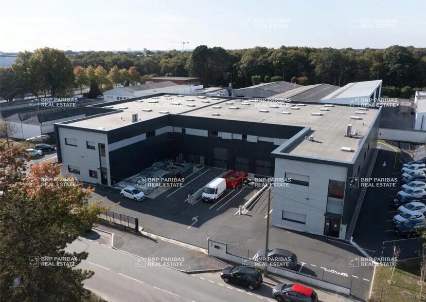 Light Industrial in Les Sorinières to rent - Building Photo - Image 2 of 6