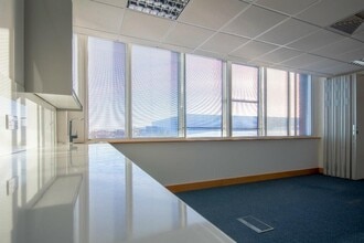 575-599 Maxted Rd, Hemel Hempstead to rent Interior Photo- Image 2 of 7