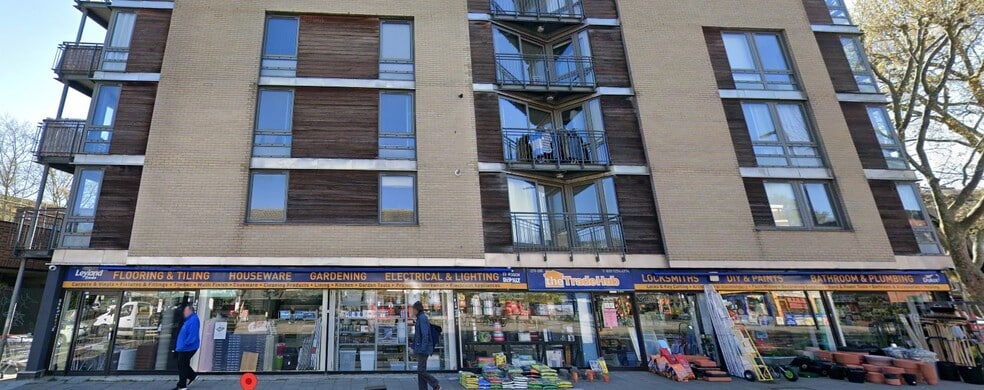 279-285 Clapham Rd, London to rent - Building Photo - Image 2 of 3