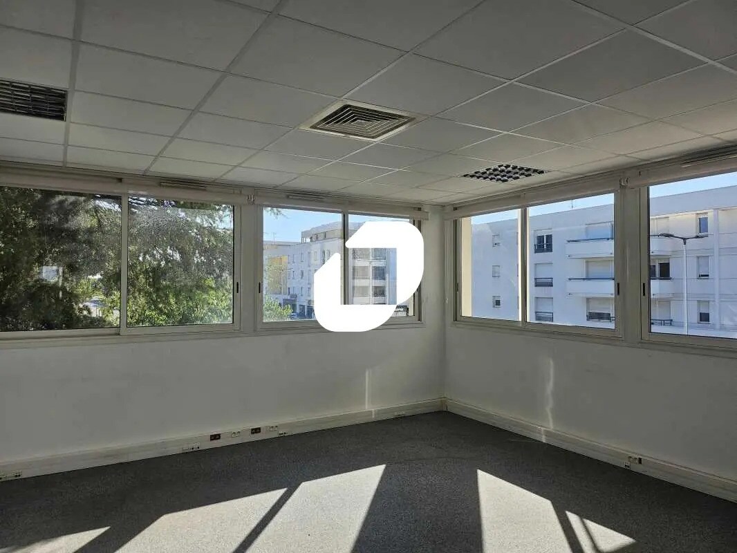 Office in Montpellier to rent Interior Photo- Image 1 of 16