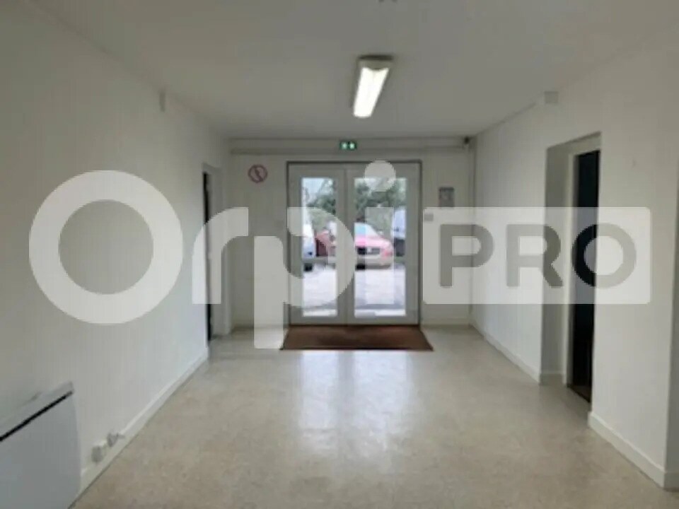 Office in Jassans-Riottier to rent Interior Photo- Image 1 of 13