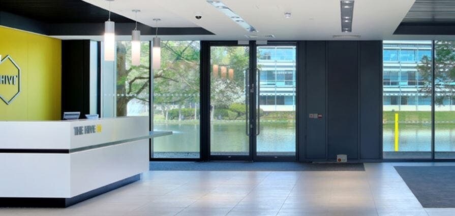 Waterside Dr, Reading to rent - Interior Photo - Image 3 of 7