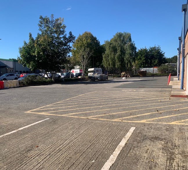 3 Budlake Rd, Exeter to rent - Building Photo - Image 2 of 2