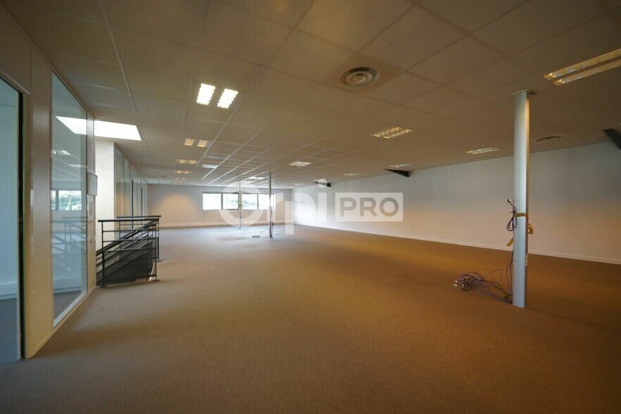 180 Allée Des Tropiques, Marcilly-d'Azergues to rent - Interior Photo - Image 3 of 12