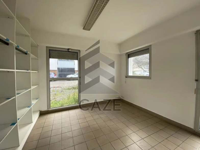 Light Industrial in Cenon to rent - Building Photo - Image 3 of 6