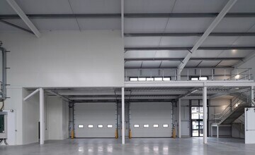 Lydden Rd, London to rent Interior Photo- Image 2 of 3