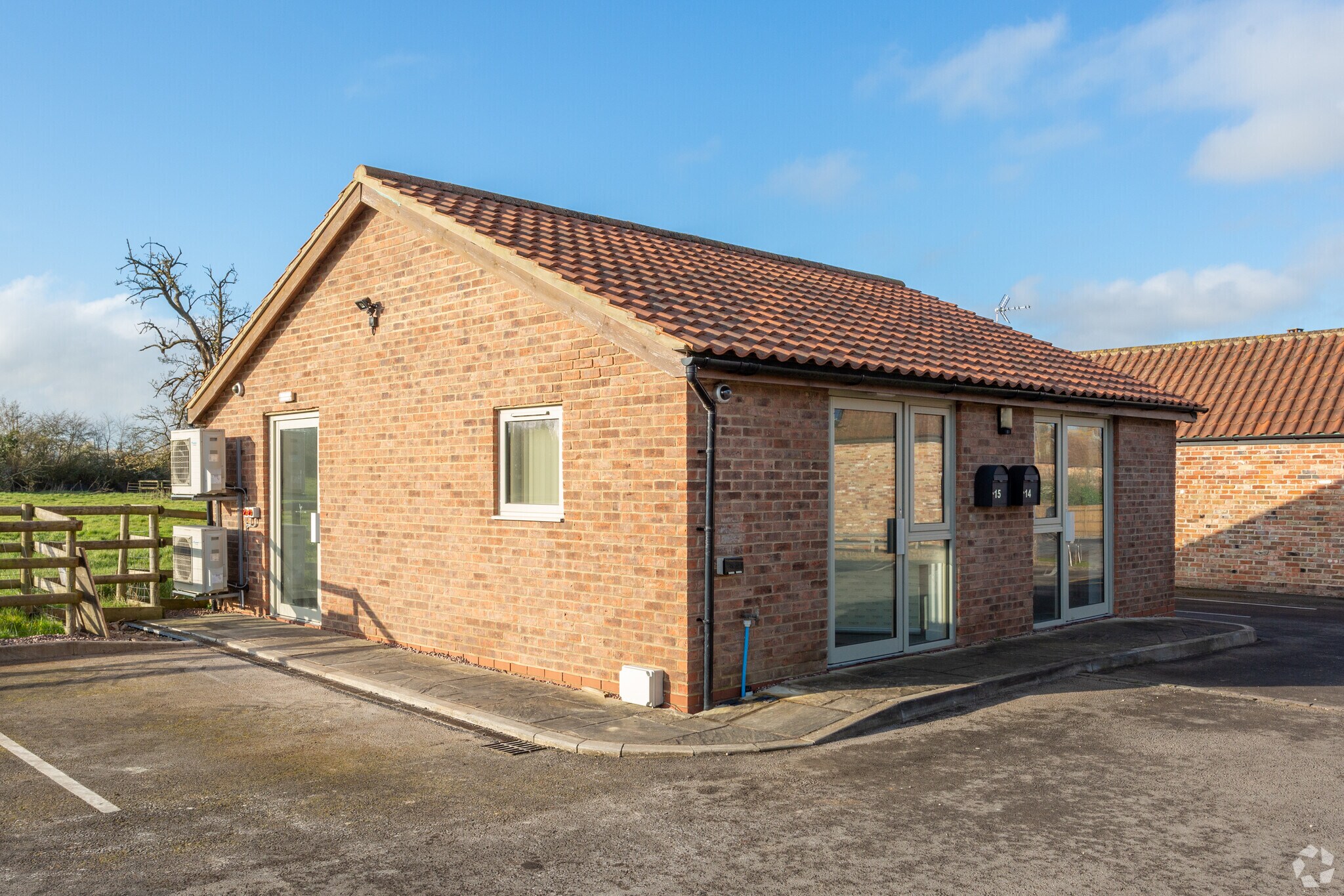 Grove Ln, Stonehouse for sale Primary Photo- Image 1 of 1