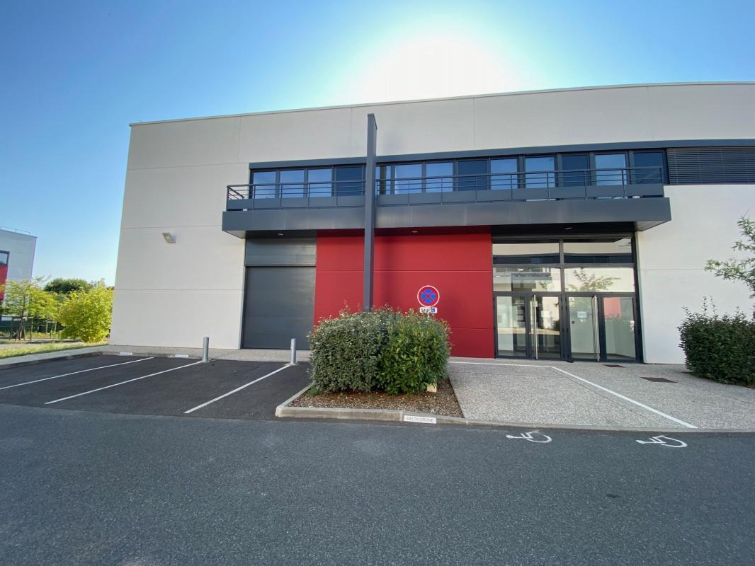 Light Industrial in Dardilly to rent Building Photo- Image 1 of 9