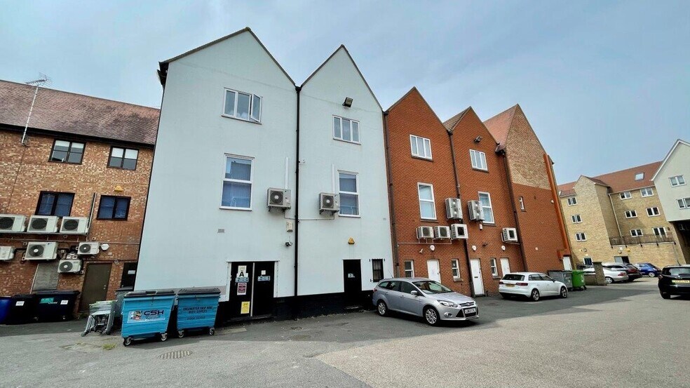 18-24 Market Sq, Chelmsford for sale - Building Photo - Image 2 of 7