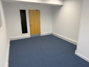 6 Binns Close, Coventry to rent Interior Photo- Image 1 of 6