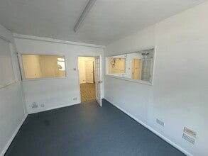 Mimram Rd, Hertford to rent Interior Photo- Image 2 of 7