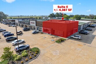 1395 E Henri De Tonti Blvd, Springdale, AR to rent Building Photo- Image 1 of 9