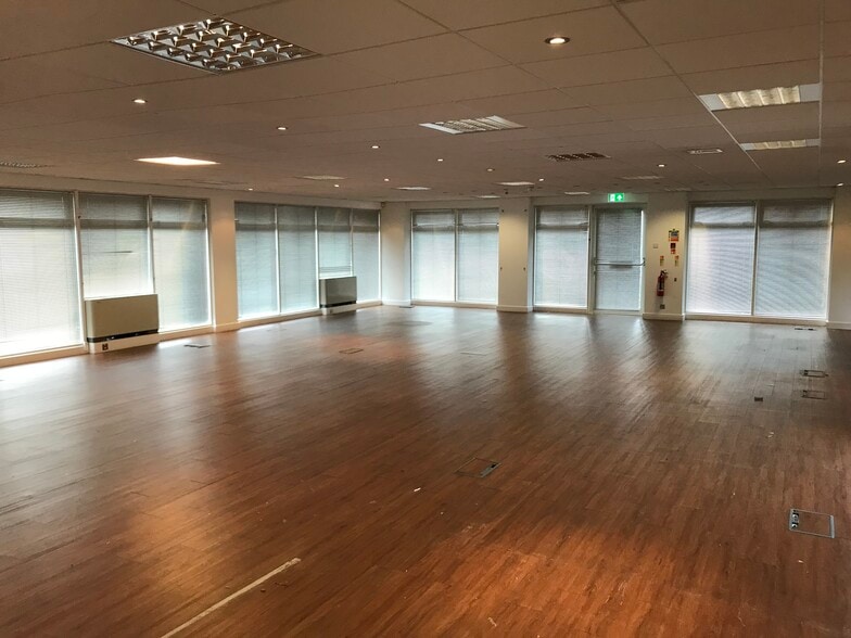 27 Oxford St, Newbury for sale - Interior Photo - Image 3 of 7