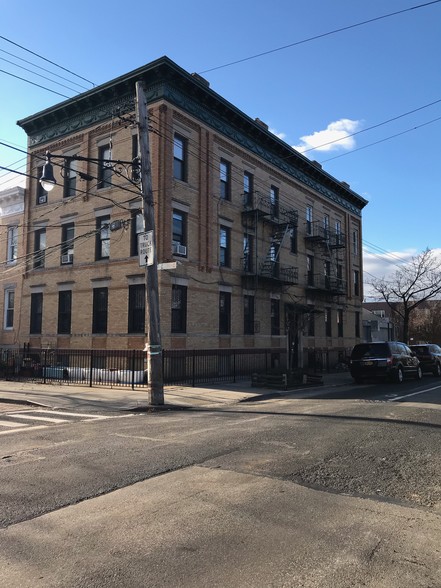 376 Woodward Ave, Ridgewood, NY for sale - Primary Photo - Image 1 of 1