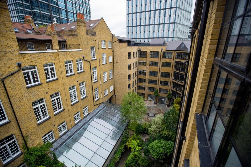 196 Old St, London to rent - Building Photo - Image 3 of 27