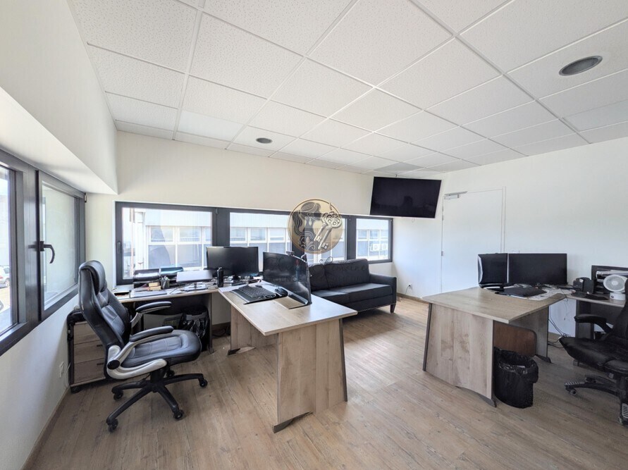 25 Rue Du Lyonnais, Saint-Priest, RHO 69800 - Unit Lot 1 -  - Interior Photo - Image 2 of 10
