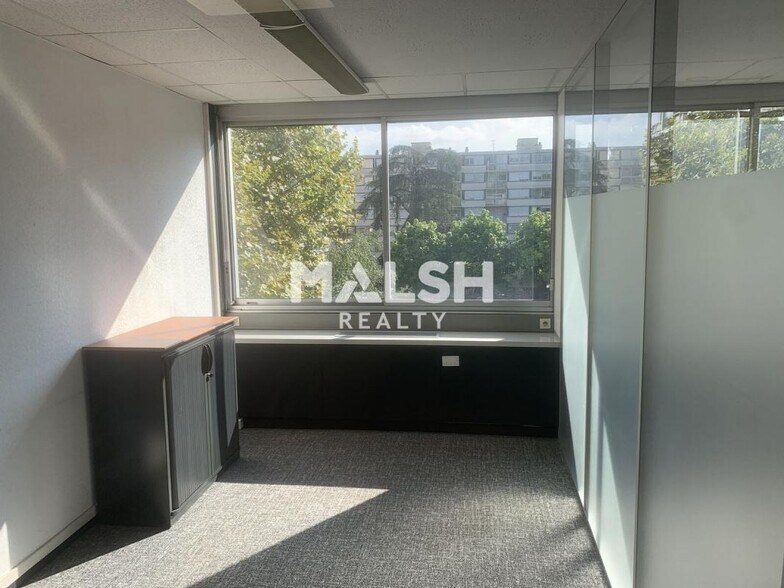 Office in Villeurbanne to rent - Interior Photo - Image 3 of 10
