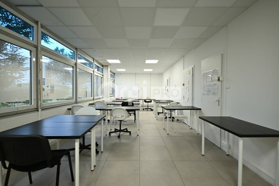 Office in Saint-Priest to rent Interior Photo- Image 1 of 9