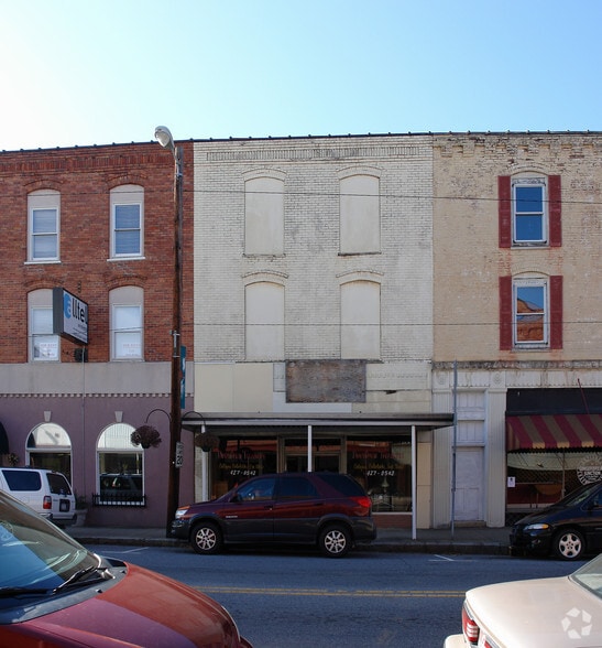 104 S Market St, Madison, NC for rent - Building Photo - Image 2 of 5