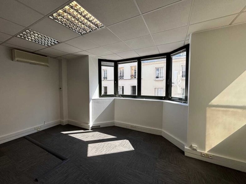 Office in Levallois-Perret to rent - Interior Photo - Image 2 of 7