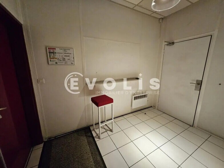Light Industrial in Vitry-sur-Seine to rent - Lobby - Image 3 of 18